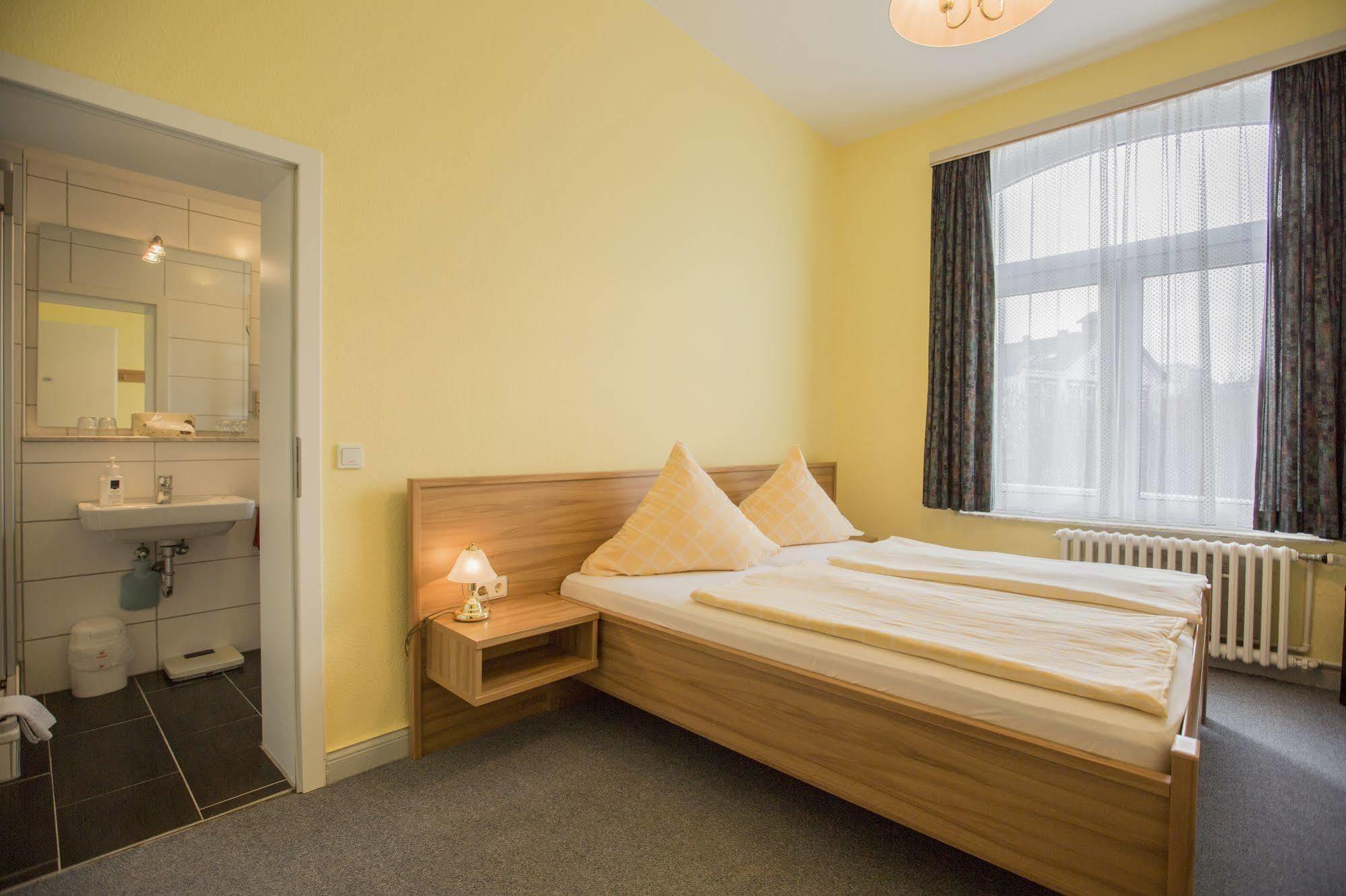 Hotel Graf Waldersee Боркум Екстериор снимка